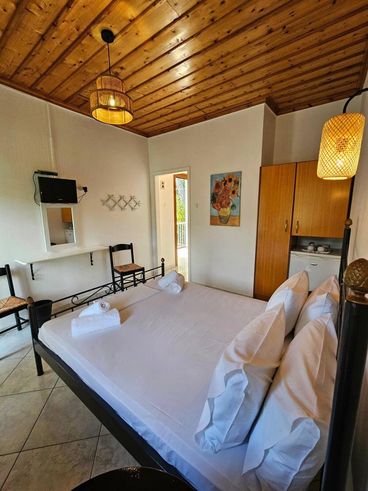 The Pine Trees Aparthotel Agnontas Buitenkant foto
